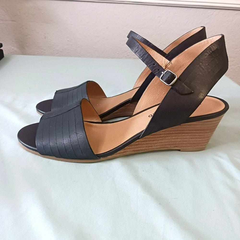 Lucky Brand Wedge Sandals - Picture 4 of 12